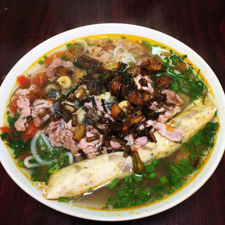 bach-mai-con-pho-thien-duong-cho-hoi-thich-qua-chieu-me-an-dem-ha-noi-ivivu-6