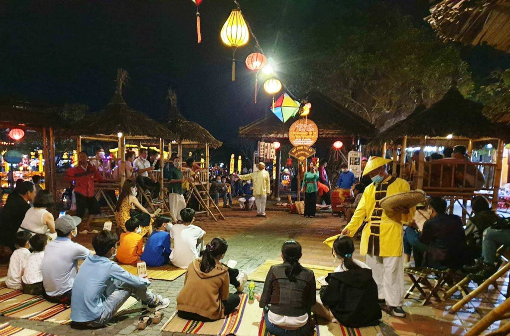 Thẻ bài tam cúc dùng trong bài chòi Hội An