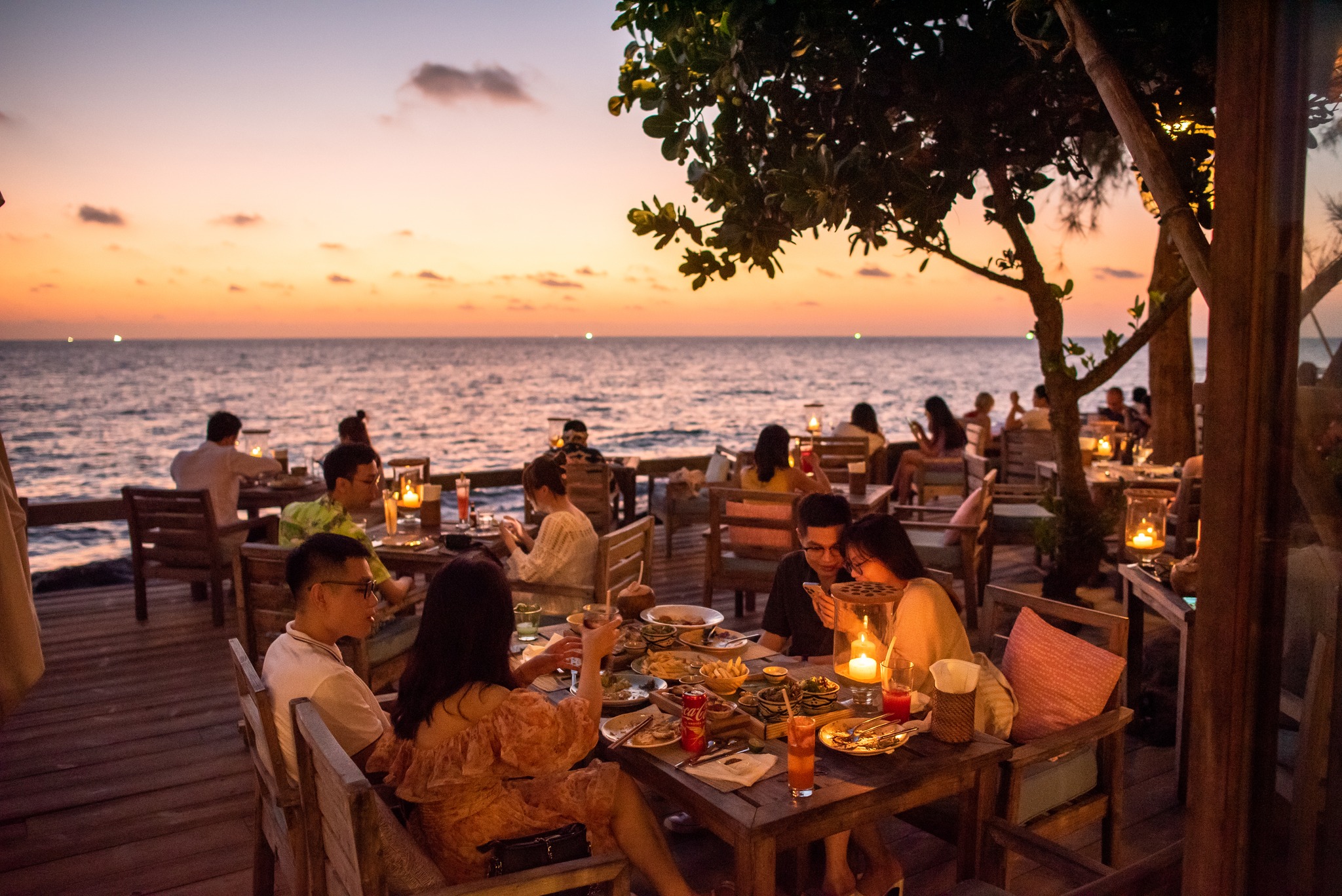 On The Rocks Restaurant bãi Ông Lang