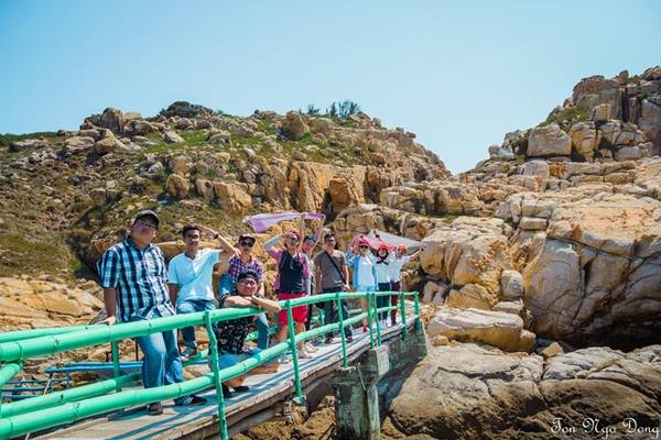 Thời điểm lý tưởng du lịch bãi tắm đôi đảo Yến Nha Trang từ tháng 4 đến tháng 8