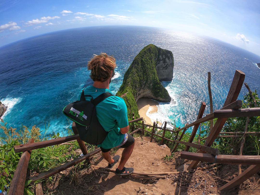 Bali (Indonesia): Vẫn giữ phong độ là thiên đường nghỉ dưỡng của châu Á, Bali sở hữu những dịch vụ du lịch cao cấp hoà mình với thiên nhiên hùng vĩ. Đến Bali, bạn không thể bỏ qua những ngôi đền cổ kính của người Indo, ruộng bậc thang và những ngọn thác Ubud hay những bãi biển cát trắng đẹp tựa thiên đường ở Nusa Penida. Ảnh: Brian Piette