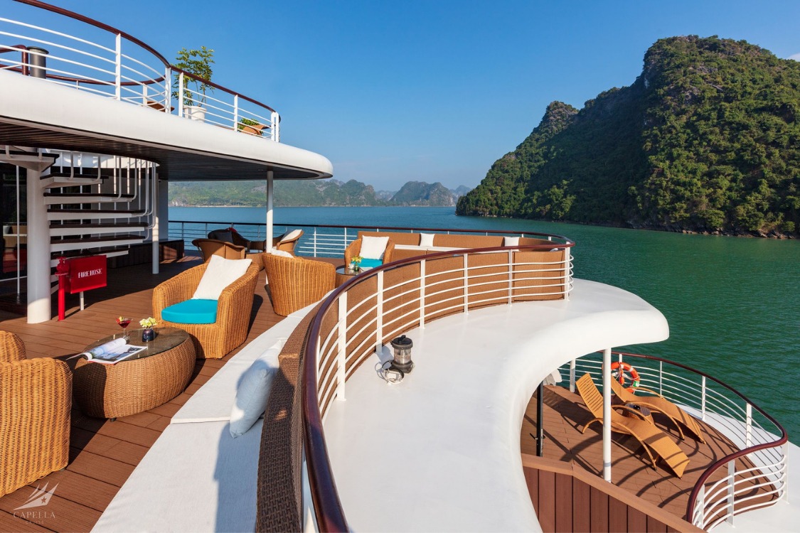 Ban công cabin Du thuyền Capella Hạ Long