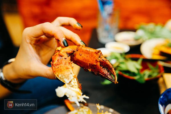 Cả một chiếc càng to và thịt thì cứ gọi là chắc như hạt bắp!