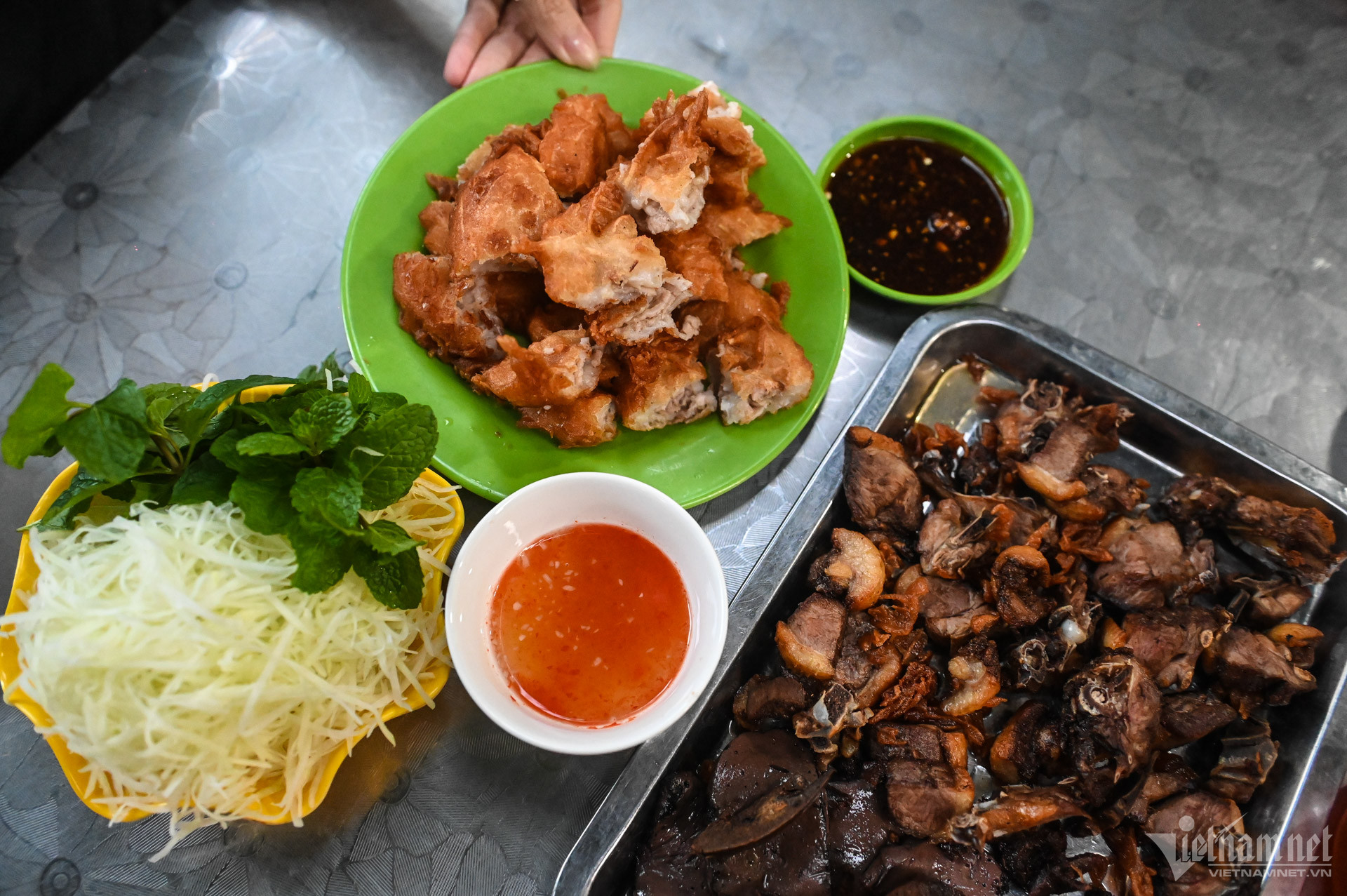 Món bánh áp chao Cao Bằng đầy hấp dẫn