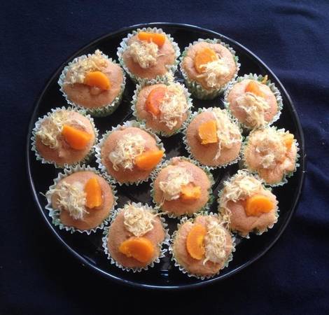 Bánh bông lan trứng muối - món ăn Hà Nội được chị em yêu thích