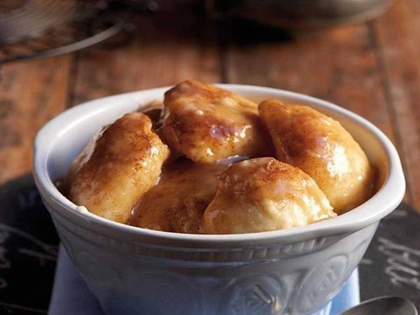 Souskluitjies (Nam Phi): Món bánh ngọt ngào được làm từ bột mì, đường, trứng, bơ và bột nở, rưới một loại nước sốt đặc biệt làm từ đường và quế. Món này ngon nhất là khi ăn nóng.