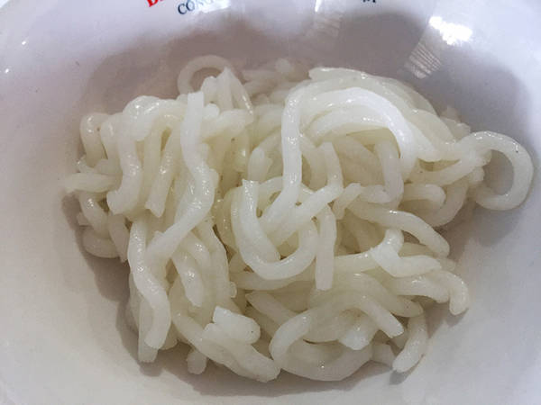 Sợi bánh canh Long Hương làm từ bột lọc pha bột gạo