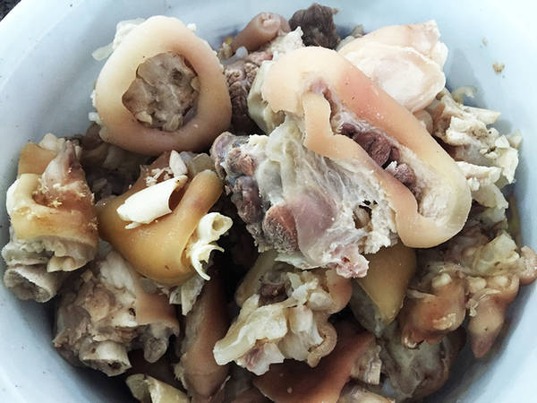 Giò heo trong tô bánh canh Long Hương Bà Rịa