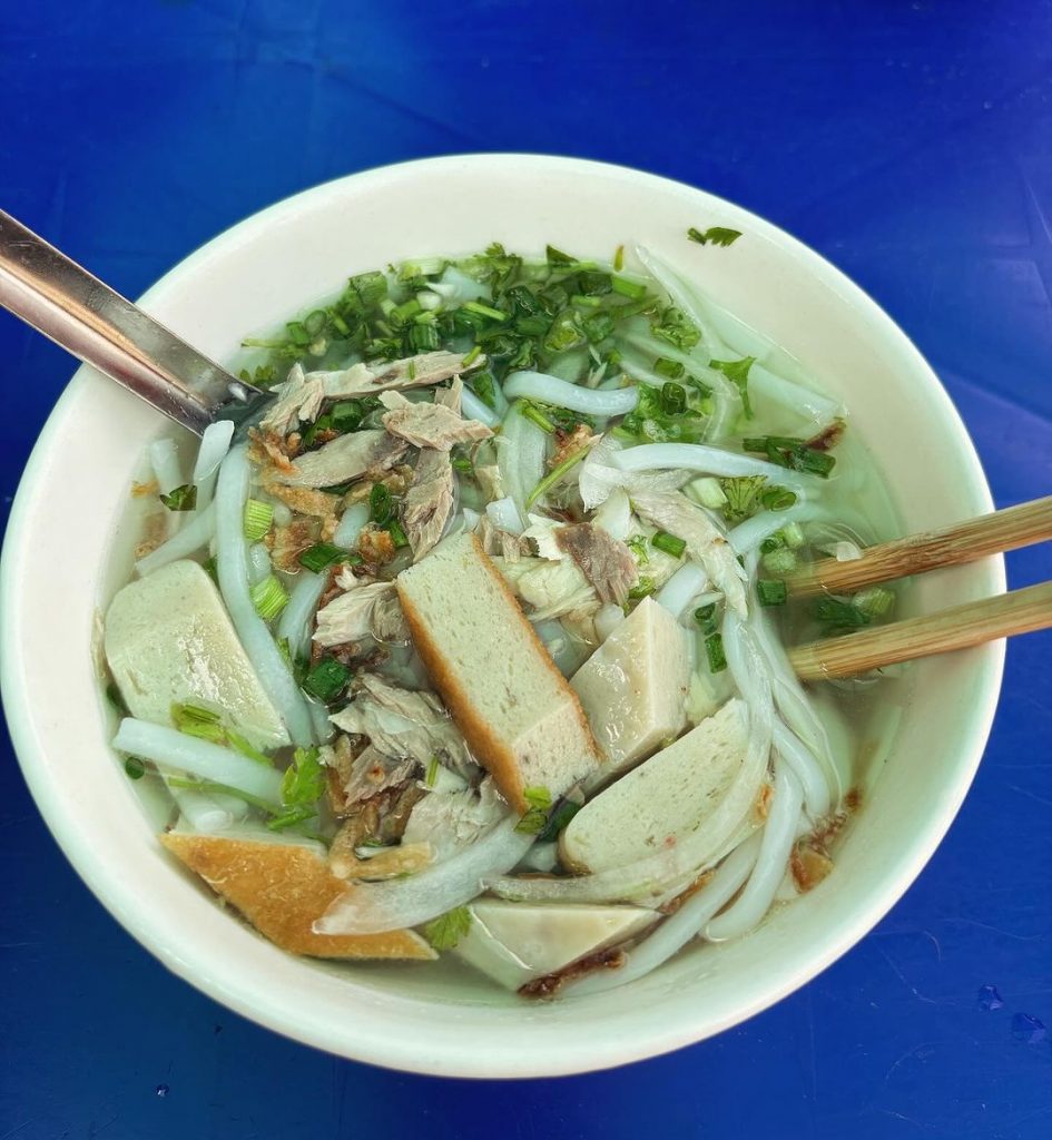 Tô bánh canh chả cá Phan Rang thơm ngon