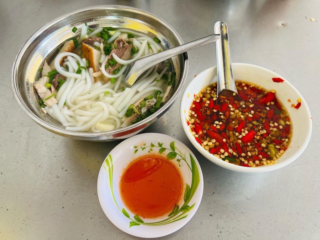 Du lịch Ninh Thuận thưởng thức món bánh canh chả cá Phan Rang thơm ngon