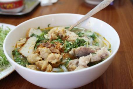 Tô bánh canh nóng hổi món ngon Đà Lạt hấp dẫn