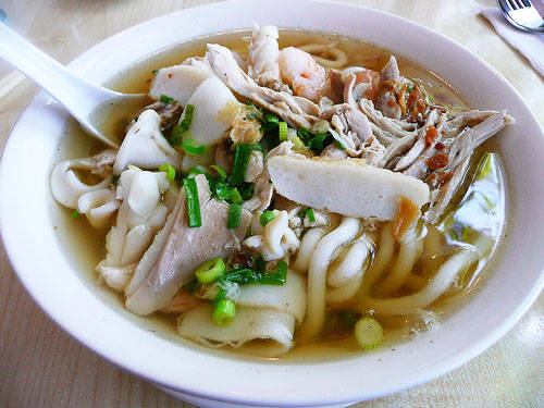 banh-canh-hu-tieu-dam-huong-vi-bien-vung-tau-ivivu-1