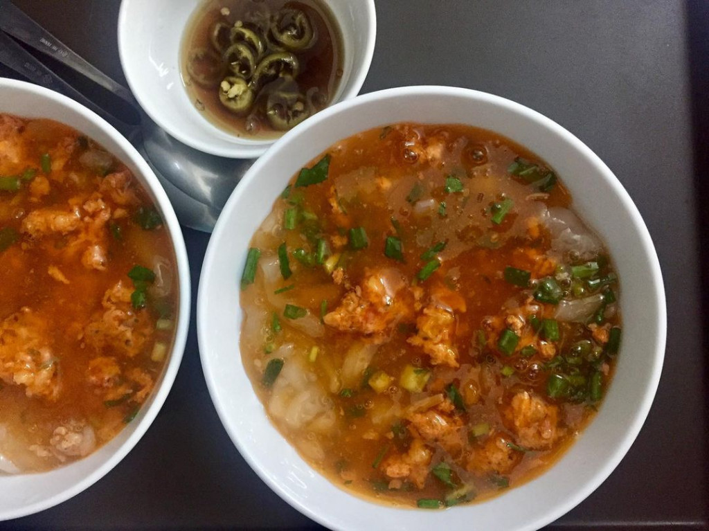 Tô bánh canh Nam Phổ nóng hổi hấp dẫn du khách