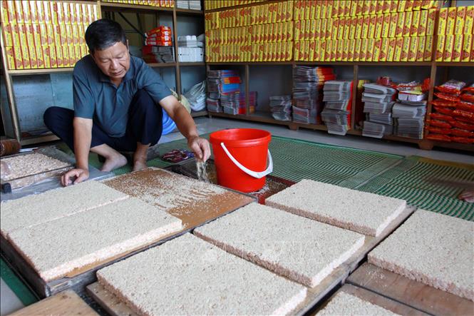Làm bánh cáy làng Nguyễn truyền thống