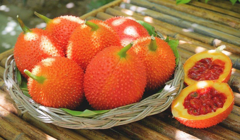 Gấc tạo màu đỏ cho bánh cáy làng Nguyễn