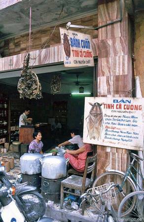 Quán bánh cuốn cà cuống.