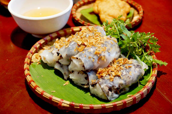 Bánh cuốn chả bò - phiên bản độc đáo tại Sài Gòn