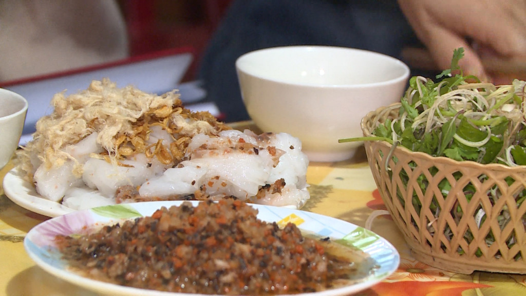 Bánh cuốn nhân tôm Diêm Điền làm quà quê