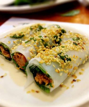 Bánh cuốn thịt nướng BBQ ngon miệng tại Sài Gòn