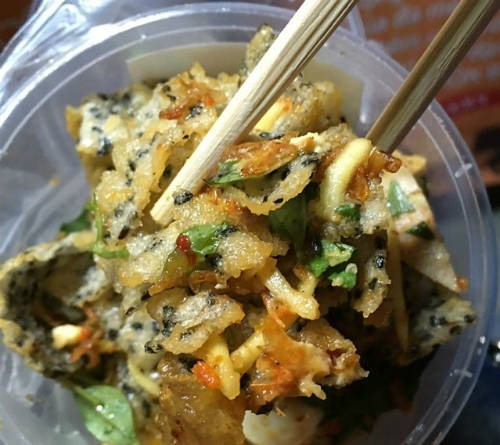Bánh đa trộn và trà sữa tháp đổi vị cho chiều Sài Gòn