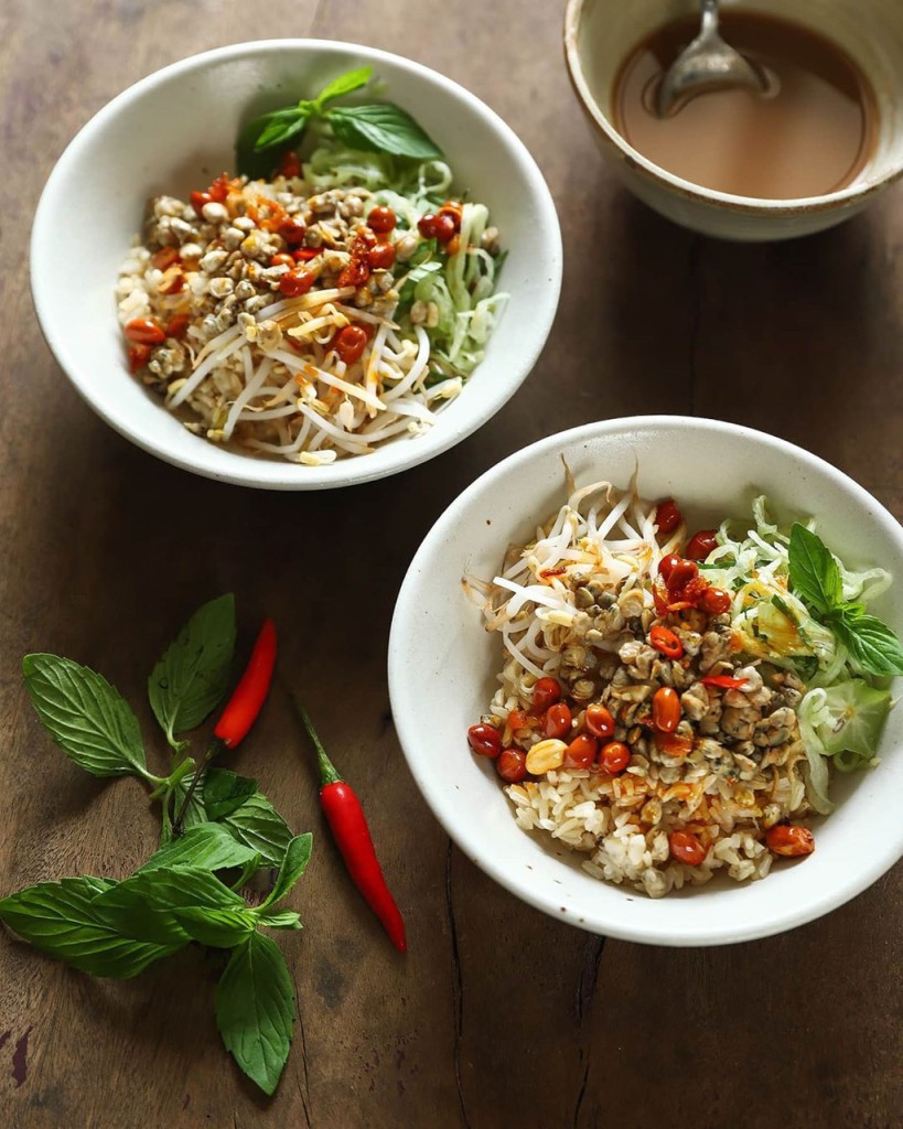 banh-dap-hen-xao-va-cac-mon-hen-tham-dam-huong-vi-mien-trung-ivivu-6-819x1024-1 banh-dap-hen-xao-va-cac-mon-hen-tham-dam-huong-vi-mien-trung-ivivu-6