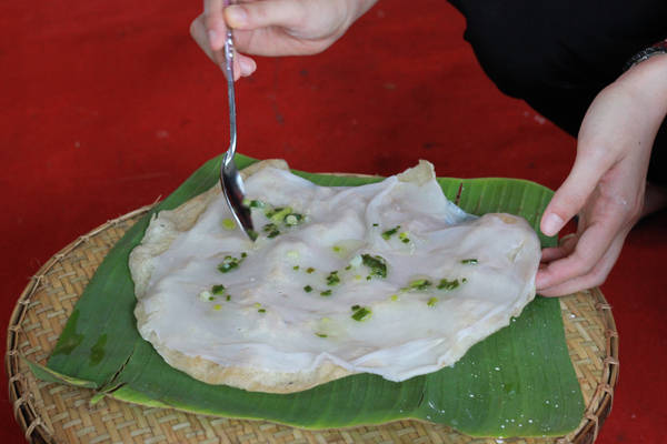 Bánh đập miền Trung hoàn thiện với mỡ hành