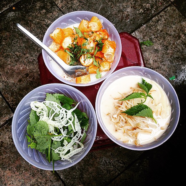 banh-duc-nom-mon-qua-chieu-thanh-mat-la-mieng-cho-mua-he-ha-noi-ivivu-2