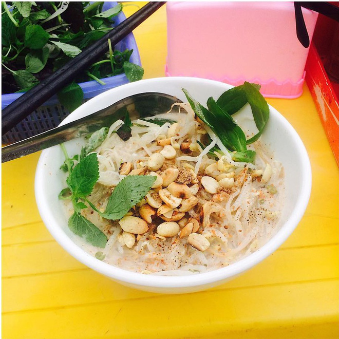 Bánh đúc nộm – món quà chiều thanh mát, lạ miệng cho mùa hè Hà Nội