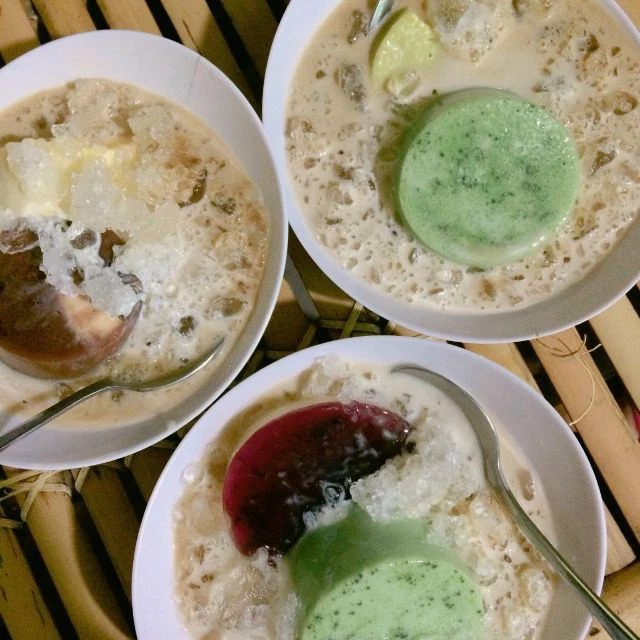 Bánh flan quán Quen Mà Lạ. Ảnh: kenh14.