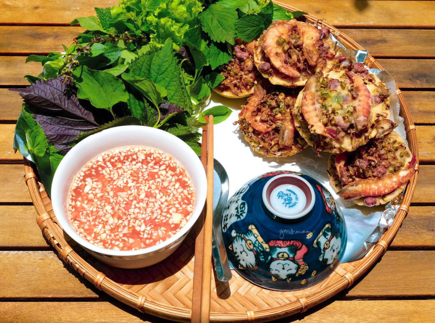 Thưởng thức bánh giá miền Tây giòn tan, thơm nức mũi