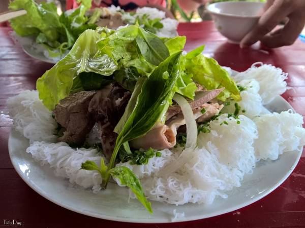 Bánh hỏi lòng heo tại quán ăn ngon Phú Yên