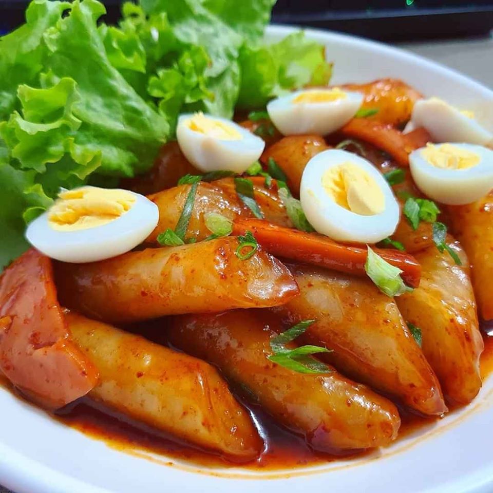 Thử tài làm bánh gạo cay Hàn Quốc từ bánh tráng siêu nhanh chỉ 20 phút
