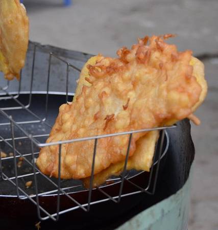 Bánh khoai bánh chuối món ăn đường phố Hà Nội