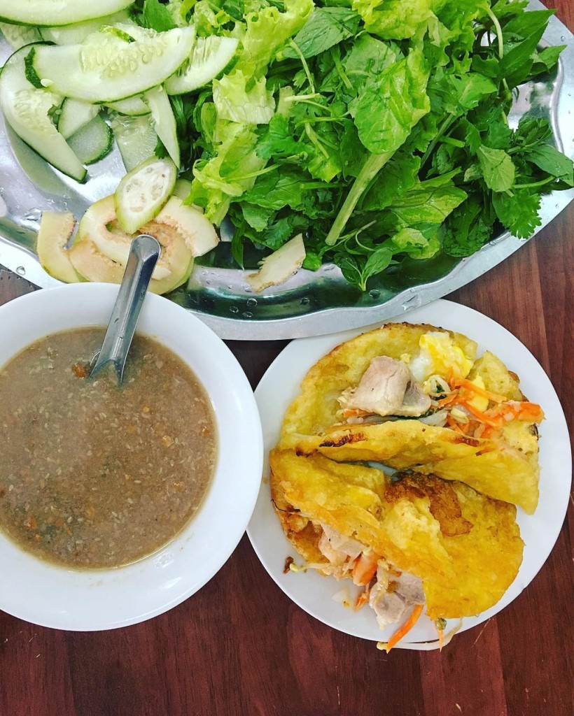 Bánh ép Huế dẻo dai chấm mắm nêm đậm đà