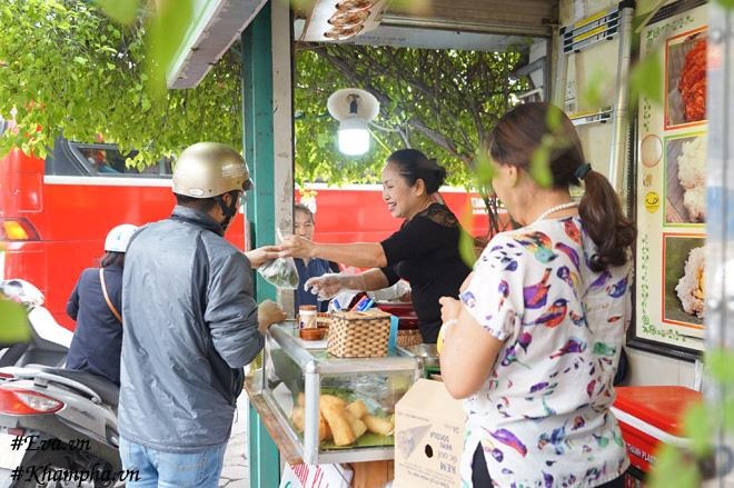 Bánh khúc Hà Nội nổi tiếng của cô Lan