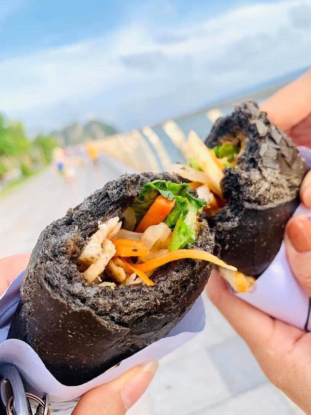 Bánh mì Bamimo đen như than chi tiết