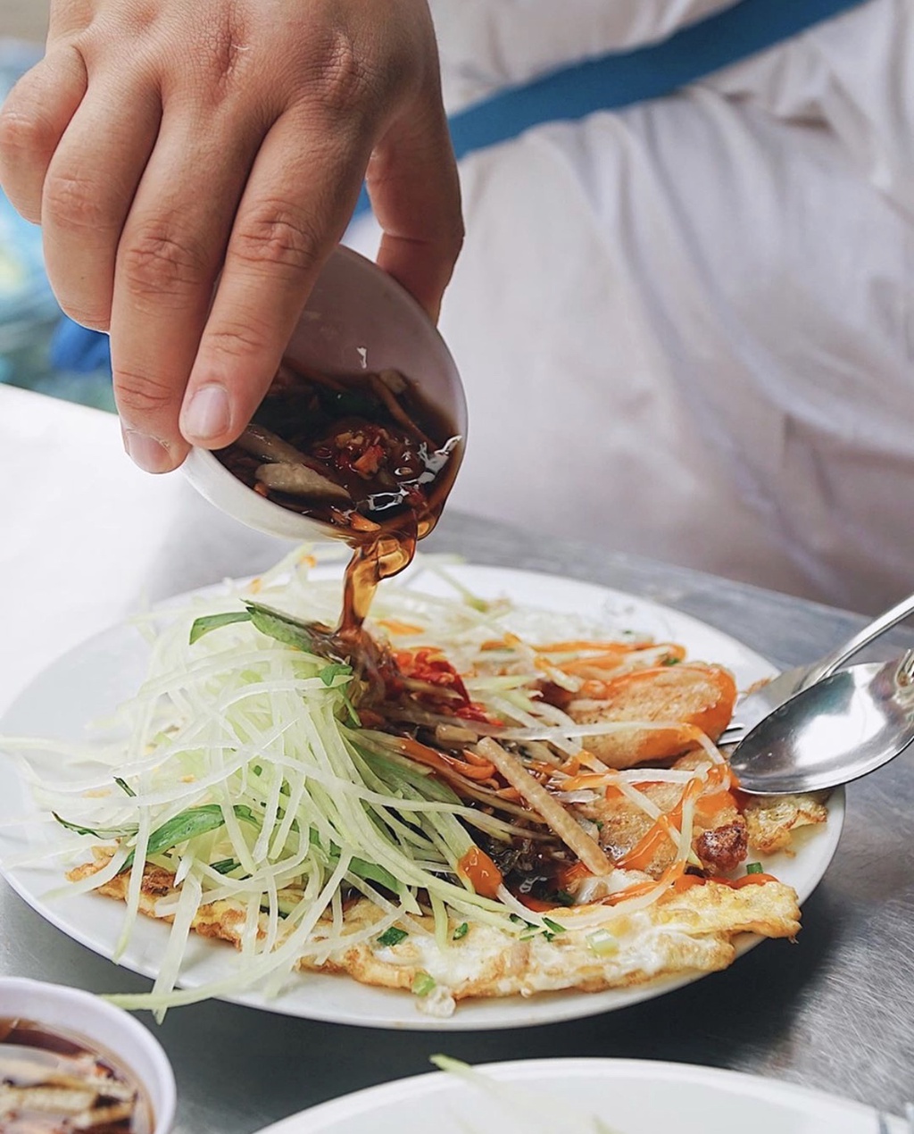 Bột lọc chiên trứng chợ Phú Nhuận TP.HCM ăn kèm hành phi tóp mỡ