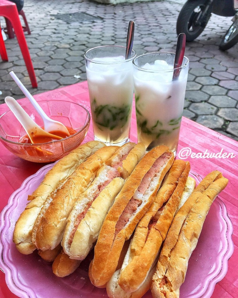 Bánh mì cay Hải Phòng nướng vàng giòn Bánh mì cay Hải Phòng nướng vàng giòn