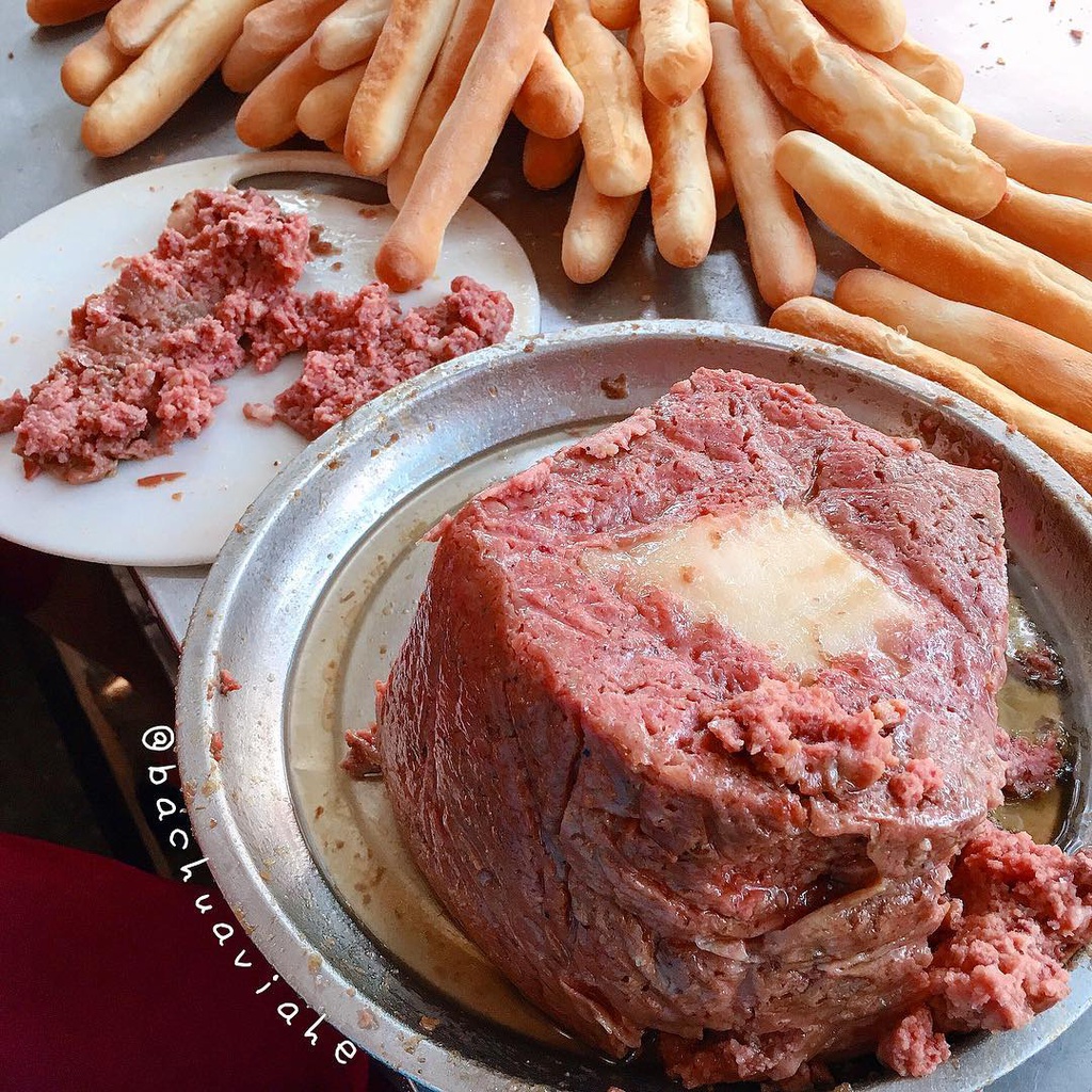 Tương ớt cay đặc trưng của bánh mì cay Hải Phòng Tương ớt cay đặc trưng của bánh mì cay Hải Phòng