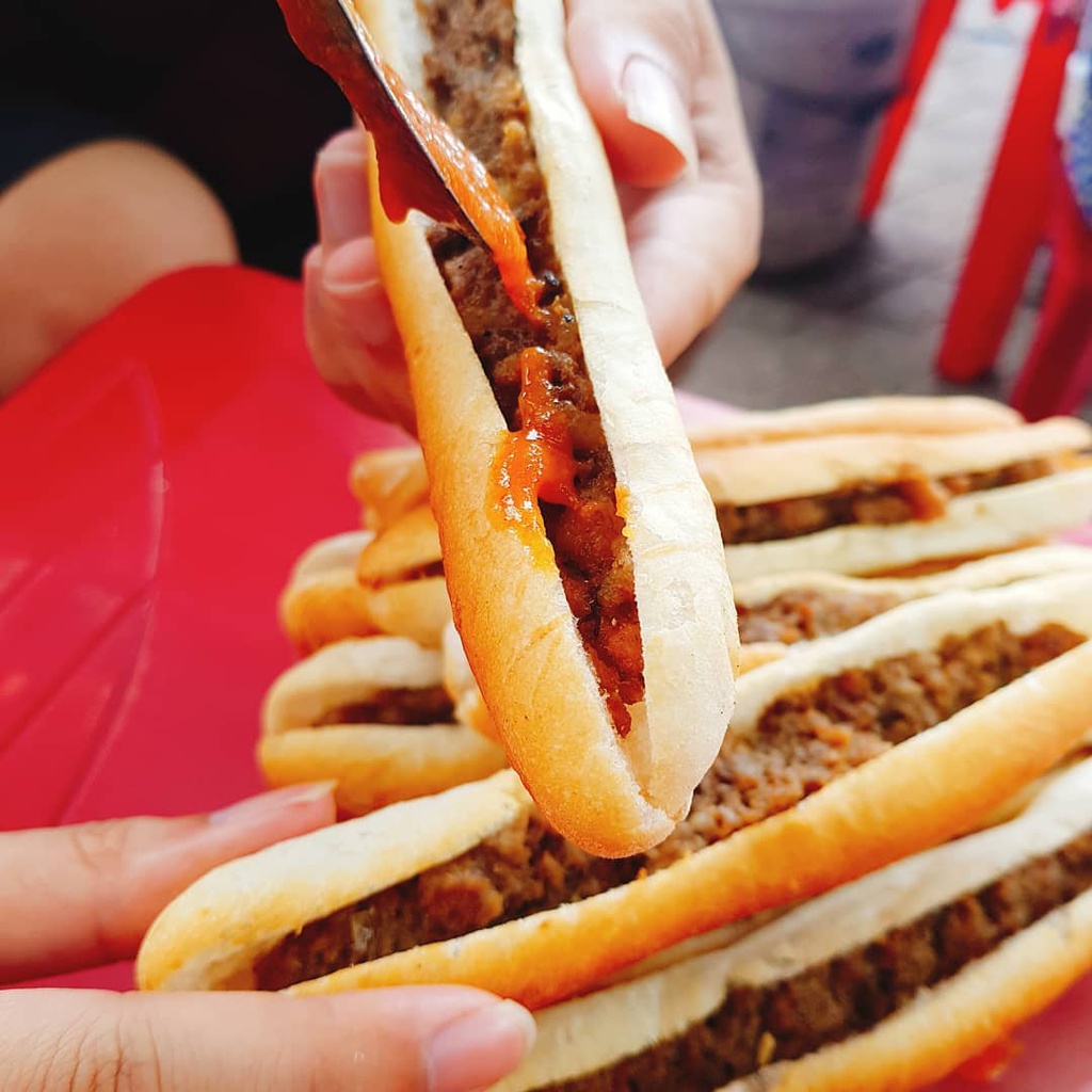 Bánh mì cay – thức quà hút khách tại Hải Phòng