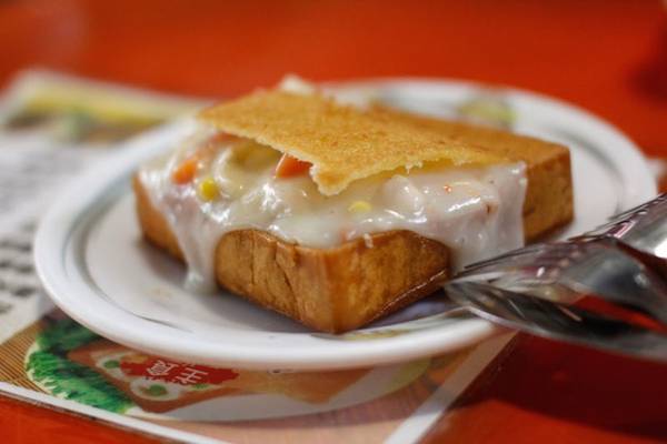 Bánh mì quan tài món ăn đường phố độc đáo Đài Loan