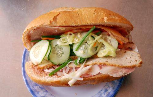 Bánh mì thịt nguội phiên bản Việt Nam