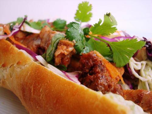 Bánh mì thịt nướng hấp dẫn du khách