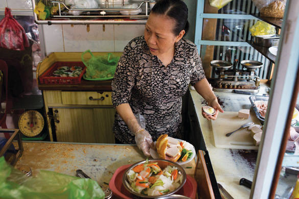 Tiệm bánh mì Hòa Mã với bà chủ Lê Thị Hạnh