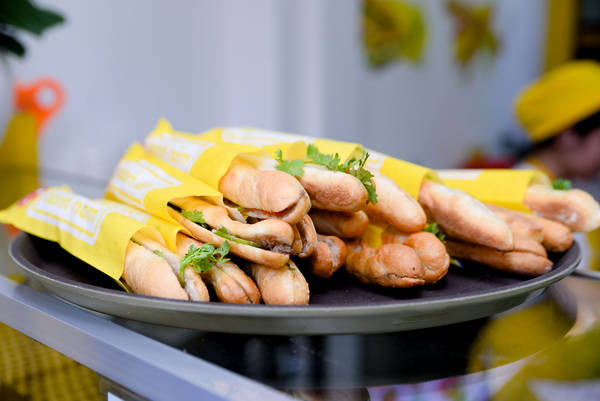 Nguyên liệu được bảo quản kỹ lưỡng tại Bánh Năm bánh mì