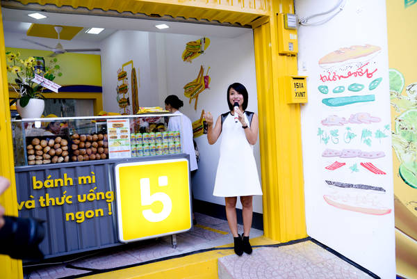 Cửa hàng Bánh Năm bánh mì tại Xô Viết Nghệ Tĩnh