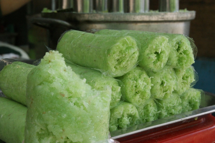 banh-ong-la-dua-ivivu