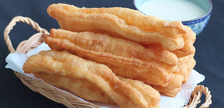 Bánh quẩy ăn kèm cháo bò bún tươi