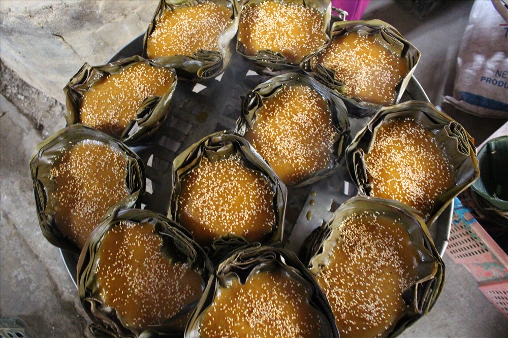Bánh tổ với màu vàng đẹp mắt. Ảnh: Báo Lao động.