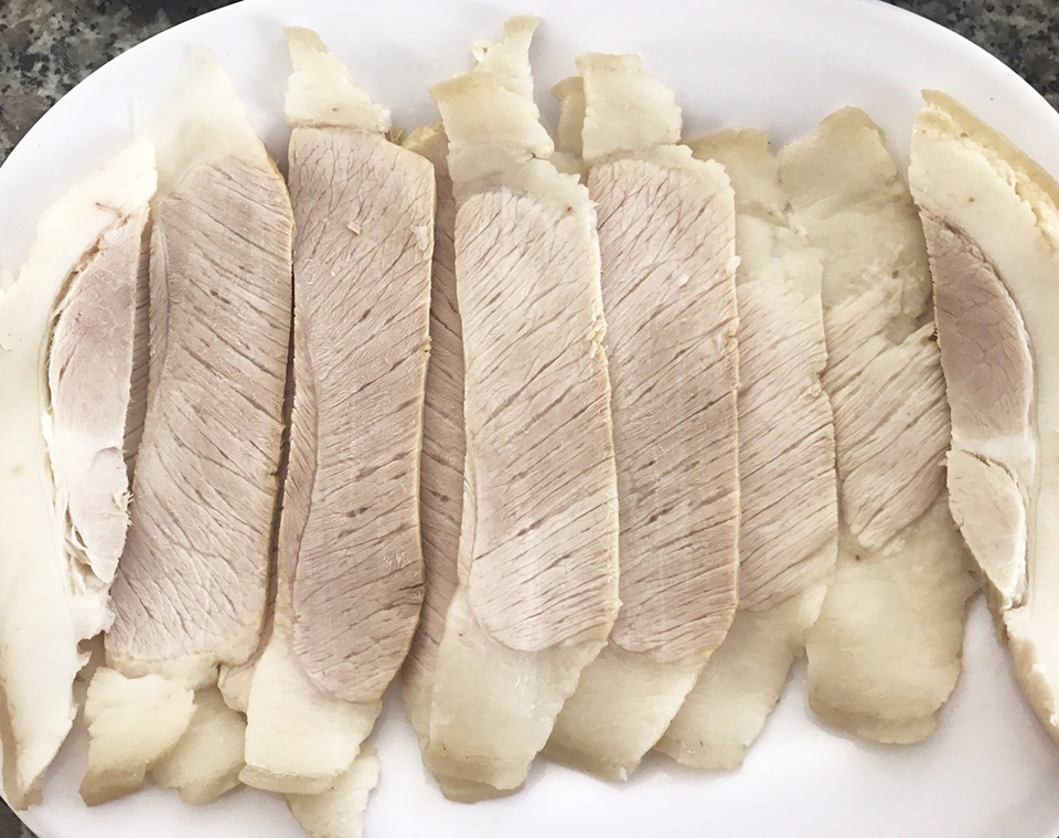Thịt luộc da hai đầu cho bánh tráng cuốn thịt heo Đà Nẵng